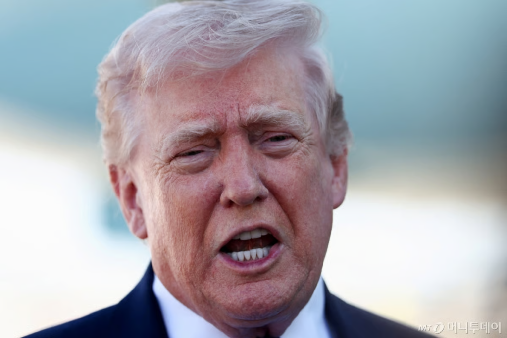 발언하고 있는 트럼프